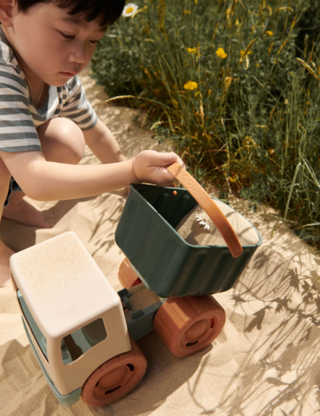 Liewood_Beck_Sand_Truck_Toy_Australia_2.jpg