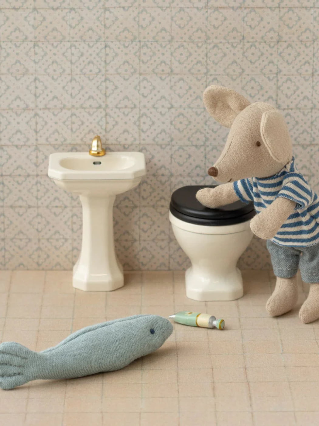 Vintage Mouse Bathroom Sink - Off White